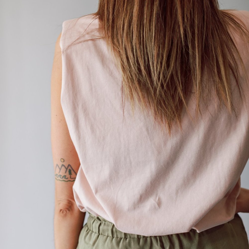 🆕 BLUSH ROSE TEE - Picture 4 of 11